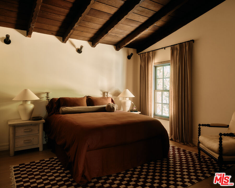 11945 Lockridge Road Studio City, CA 91604 - Photo 21 of 36 a bedroom with a bed and a window