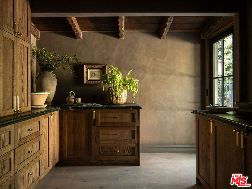 11945 Lockridge Road Studio City, CA 91604 - Photo 5 of 36 a view of walk in closet