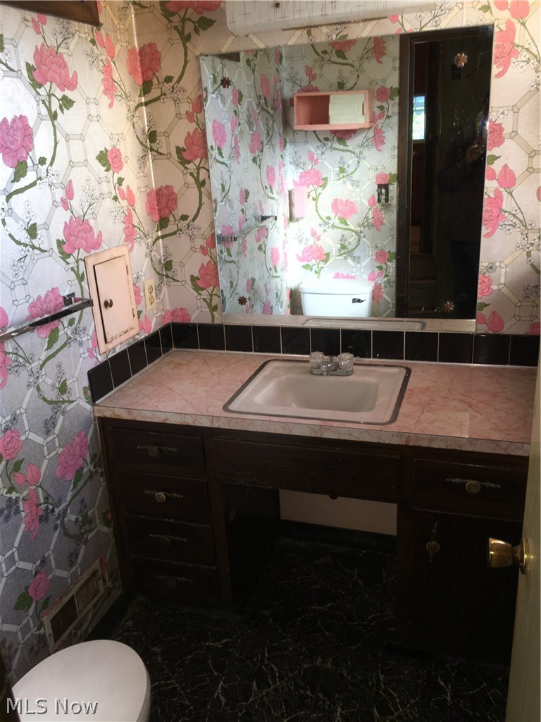 23308 Emery Road Cleveland, OH 44128 - Photo 16 of 20 1/2 Bath