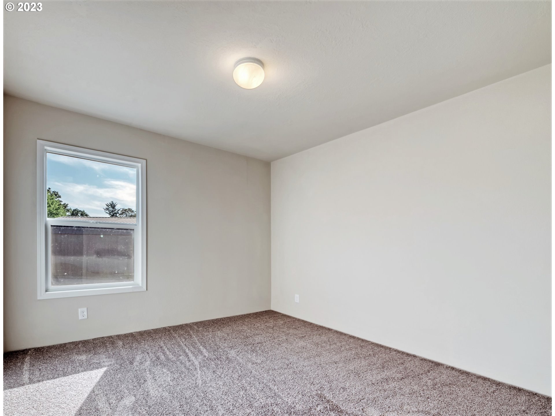 4689 Union Terrace Springfield, OR 97478 - Photo 14 of 24 a view of an empty room and window