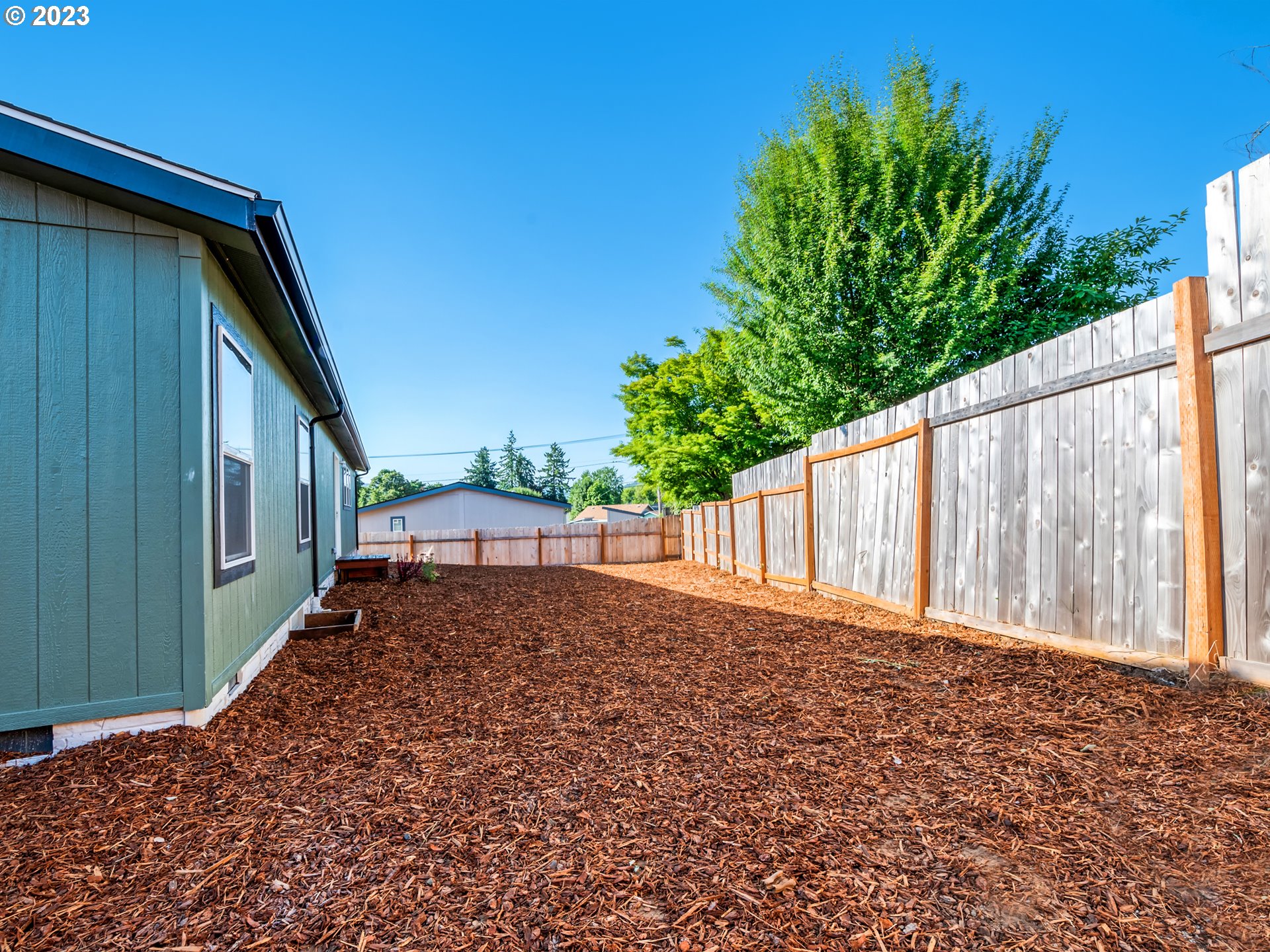 4689 Union Terrace Springfield, OR 97478 - Photo 23 of 24 a view of balcony with small garden