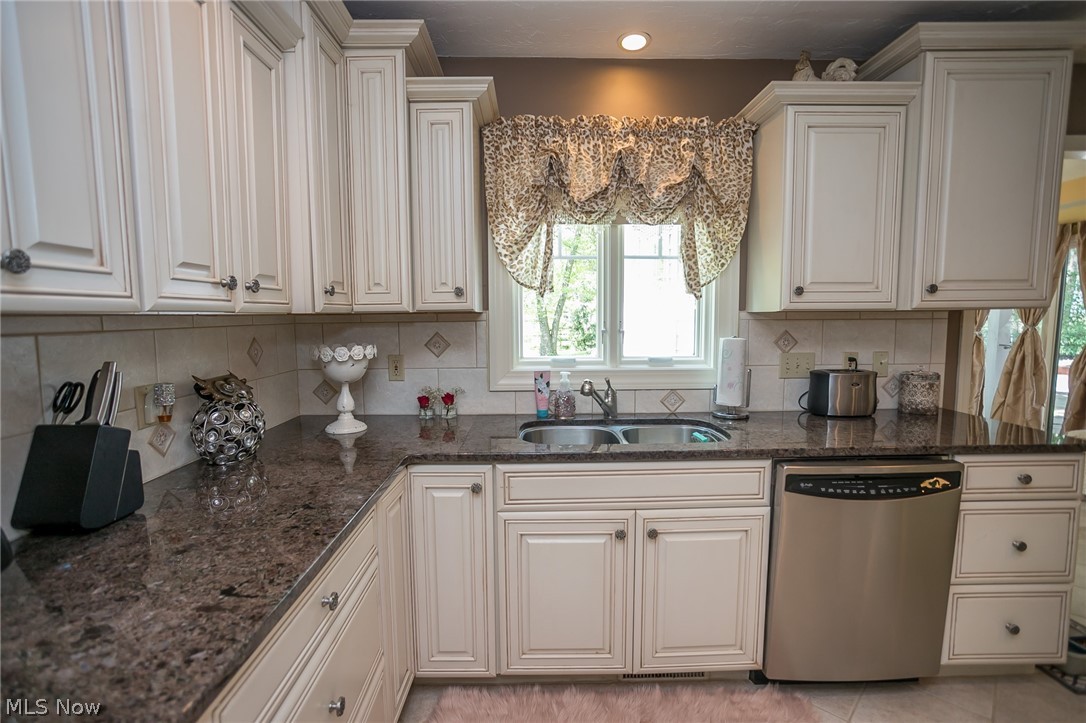 3364 Stanley Road Akron, OH 44333 - Photo 6 of 35 Gallery Image 6