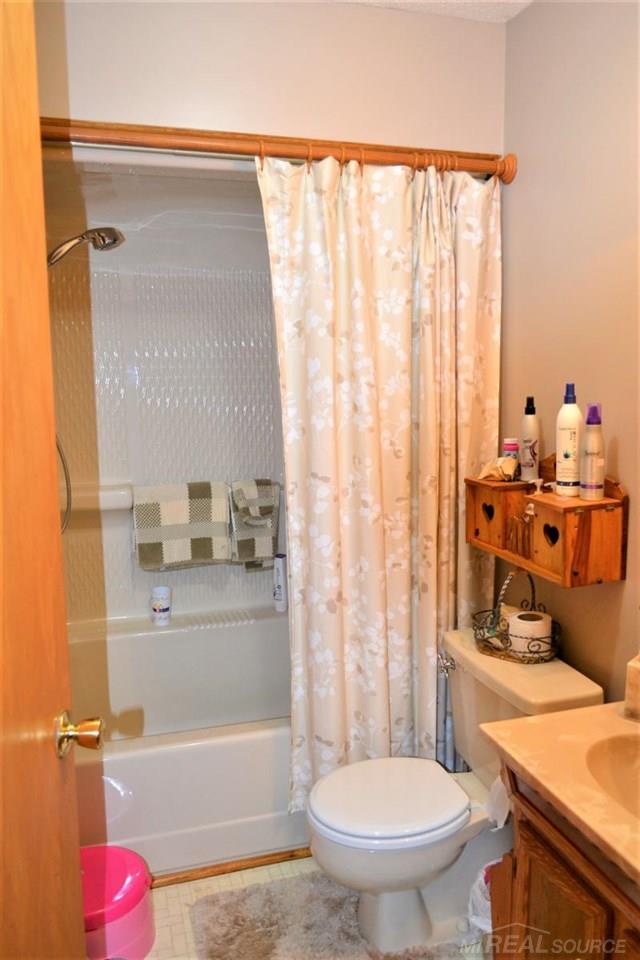 8240 St Clair Road Lexington, MI 48450 - Photo 8 of 22 31349185-7.JPG