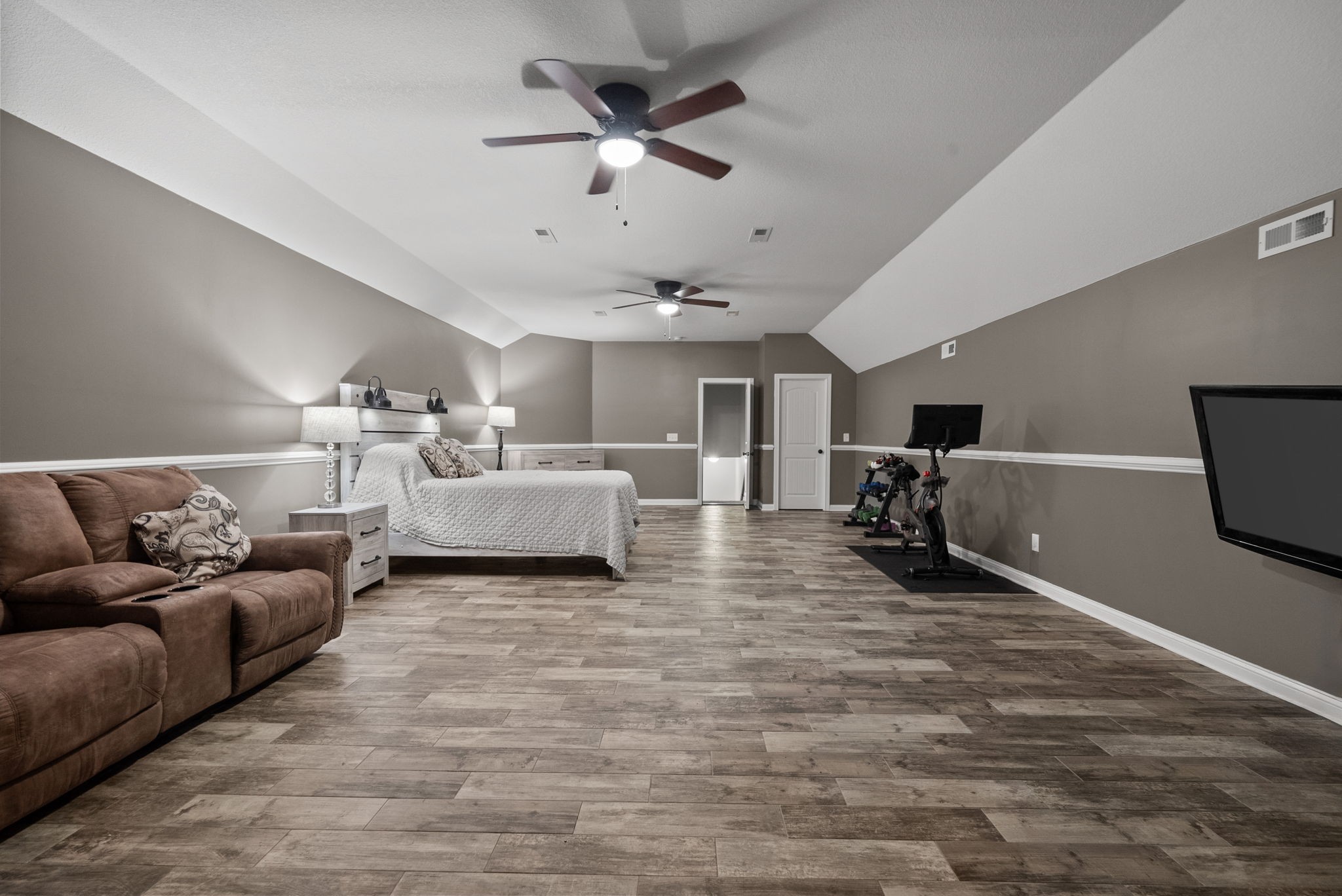 2976 Rossview Road Clarksville, TN 37043 - Photo 38 of 54 a living room with furniture and a ceiling fan