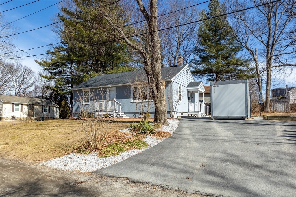 86 Wayside Road Worcester, MA 01605 - Photo 4 of 37 Gallery Image 4