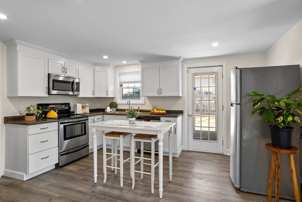 86 Wayside Road Worcester, MA 01605 - Photo 7 of 37 Gallery Image 7