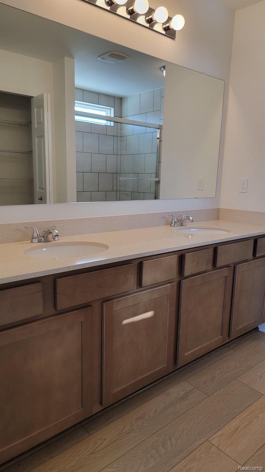 16182 Rogan Drive Linden, MI 48451 - Photo 18 of 31 Primary bathroom