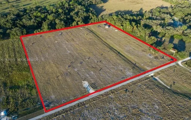 a view of a tennis court