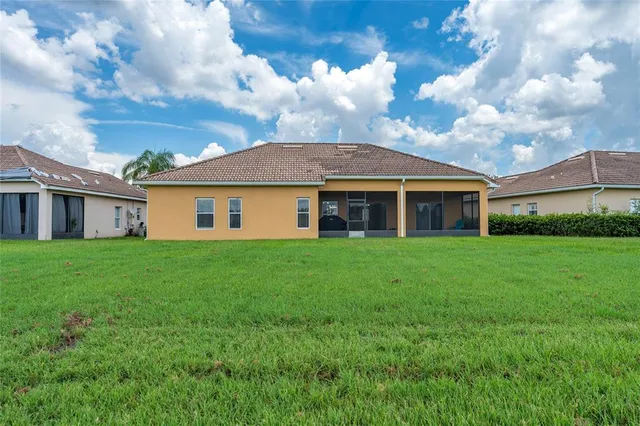 a view of an house that has garden