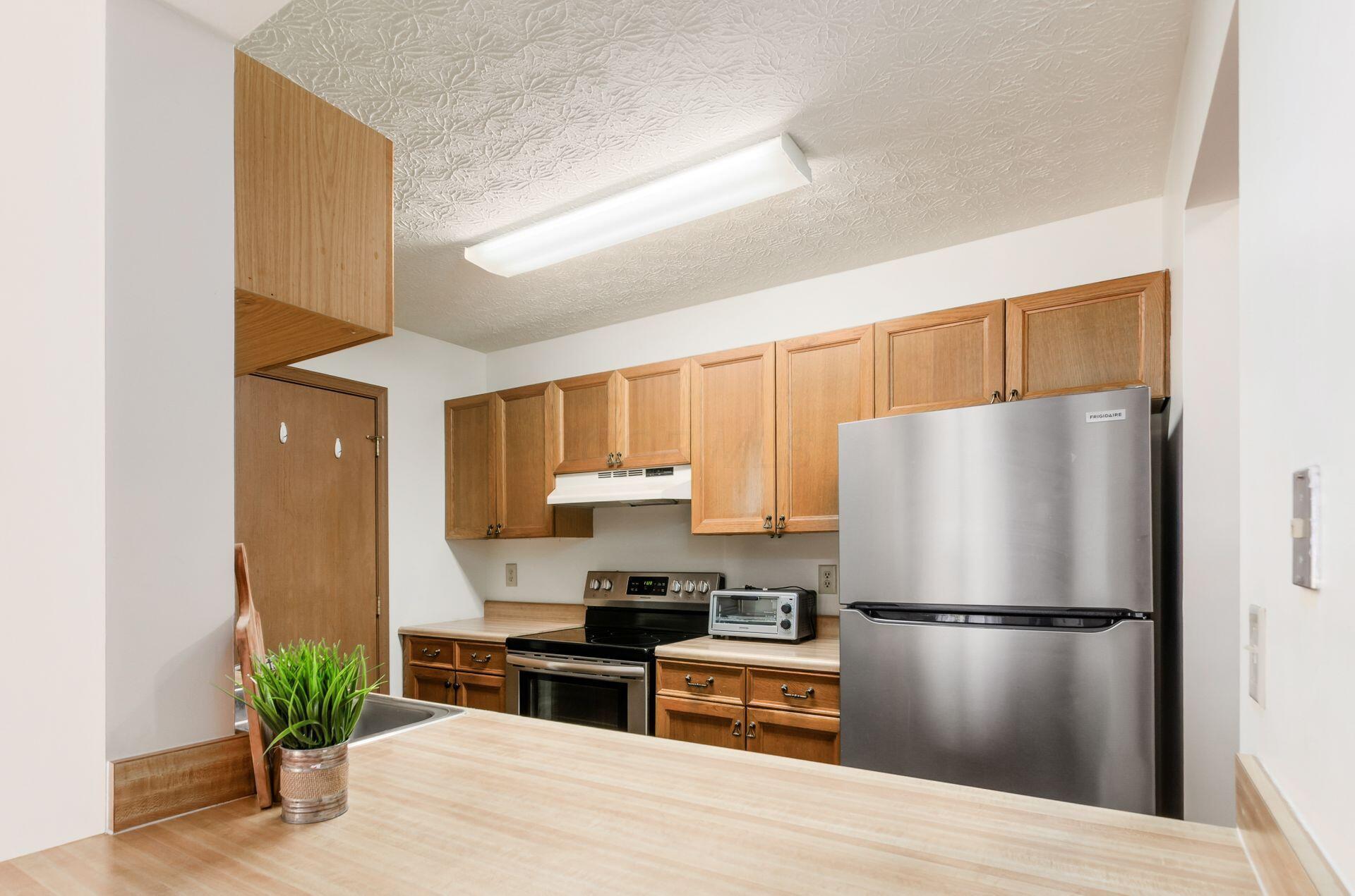 3941 Karl Road, Unit 321 Columbus, OH 43224 - Photo 7 of 26 Nice use of counter space