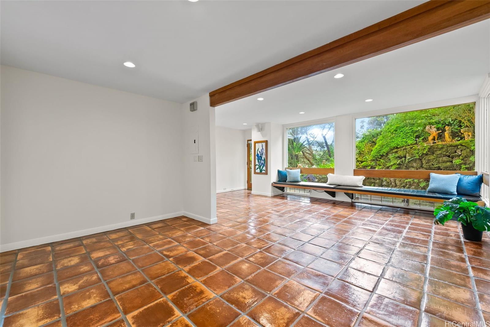 156 Forest Ridge Way Honolulu, HI 96822 - Photo 18 of 25 a view of outdoor space