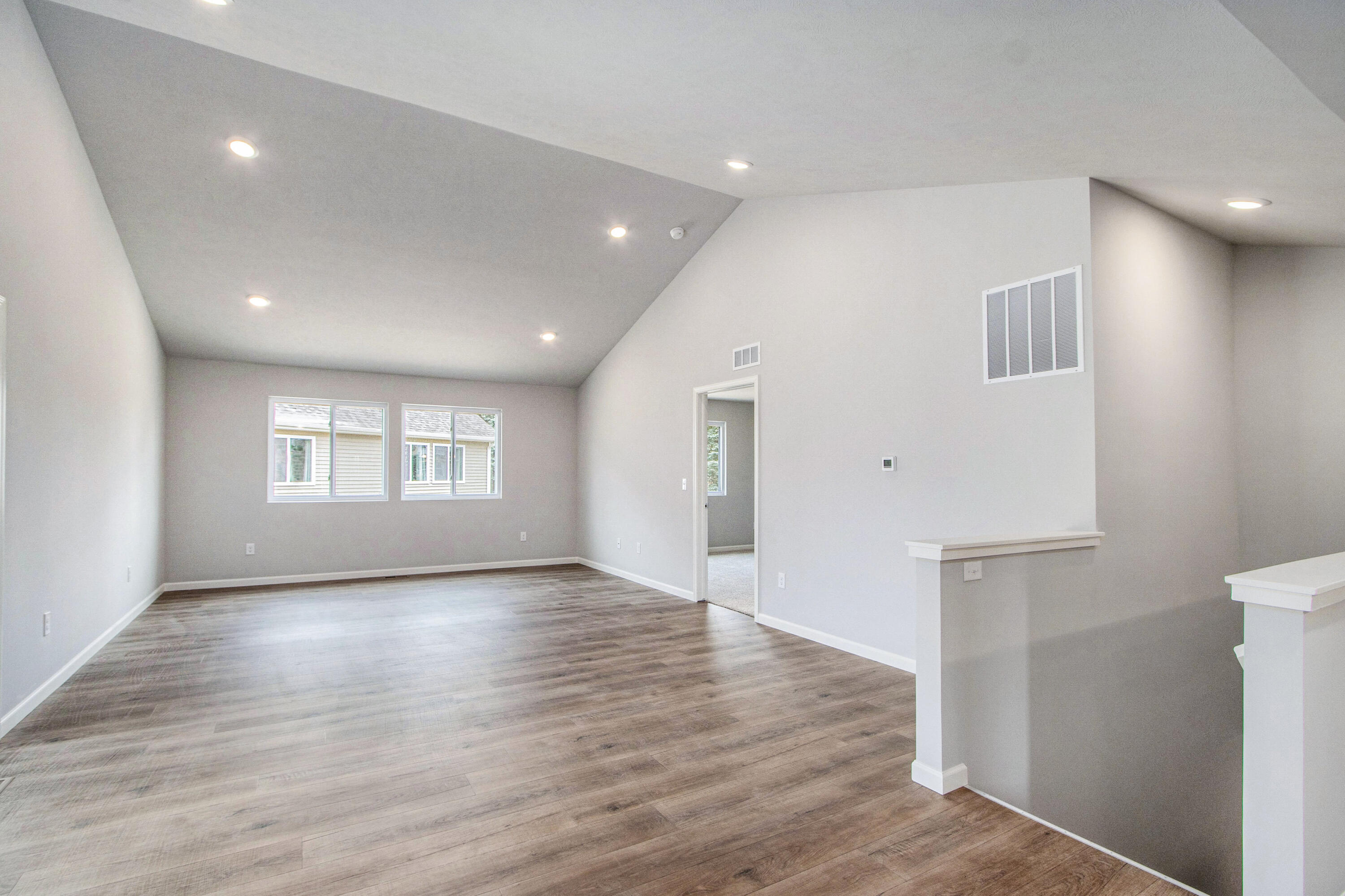 558 McKinley Three Rivers, MI 49093 - Photo 8 of 26 MTR035-V1245DF-Great Room1