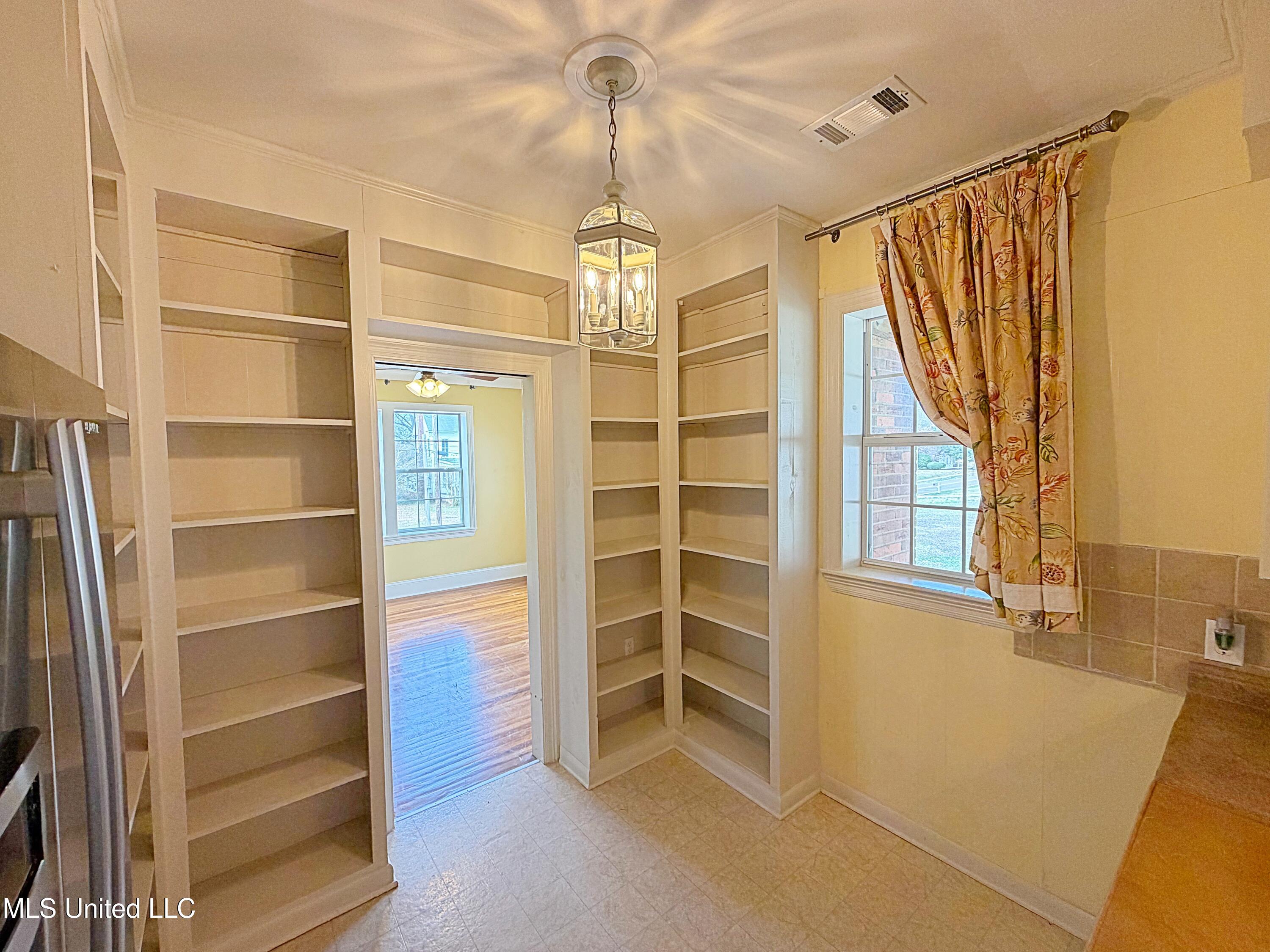 220 North Pearl Street Carthage, MS 39051 - Photo 11 of 33 Breakfast nook