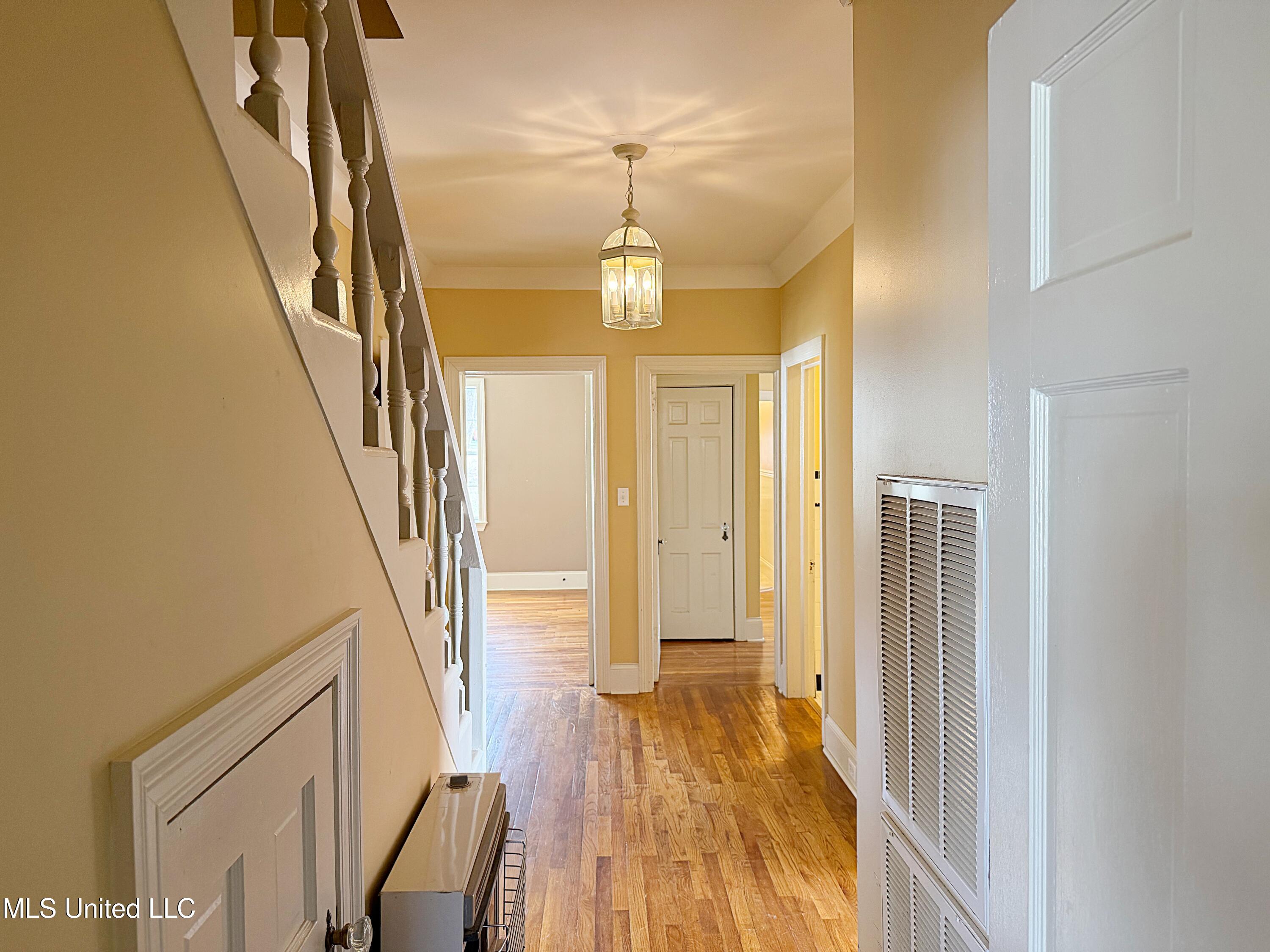 220 North Pearl Street Carthage, MS 39051 - Photo 12 of 33 Hall way
