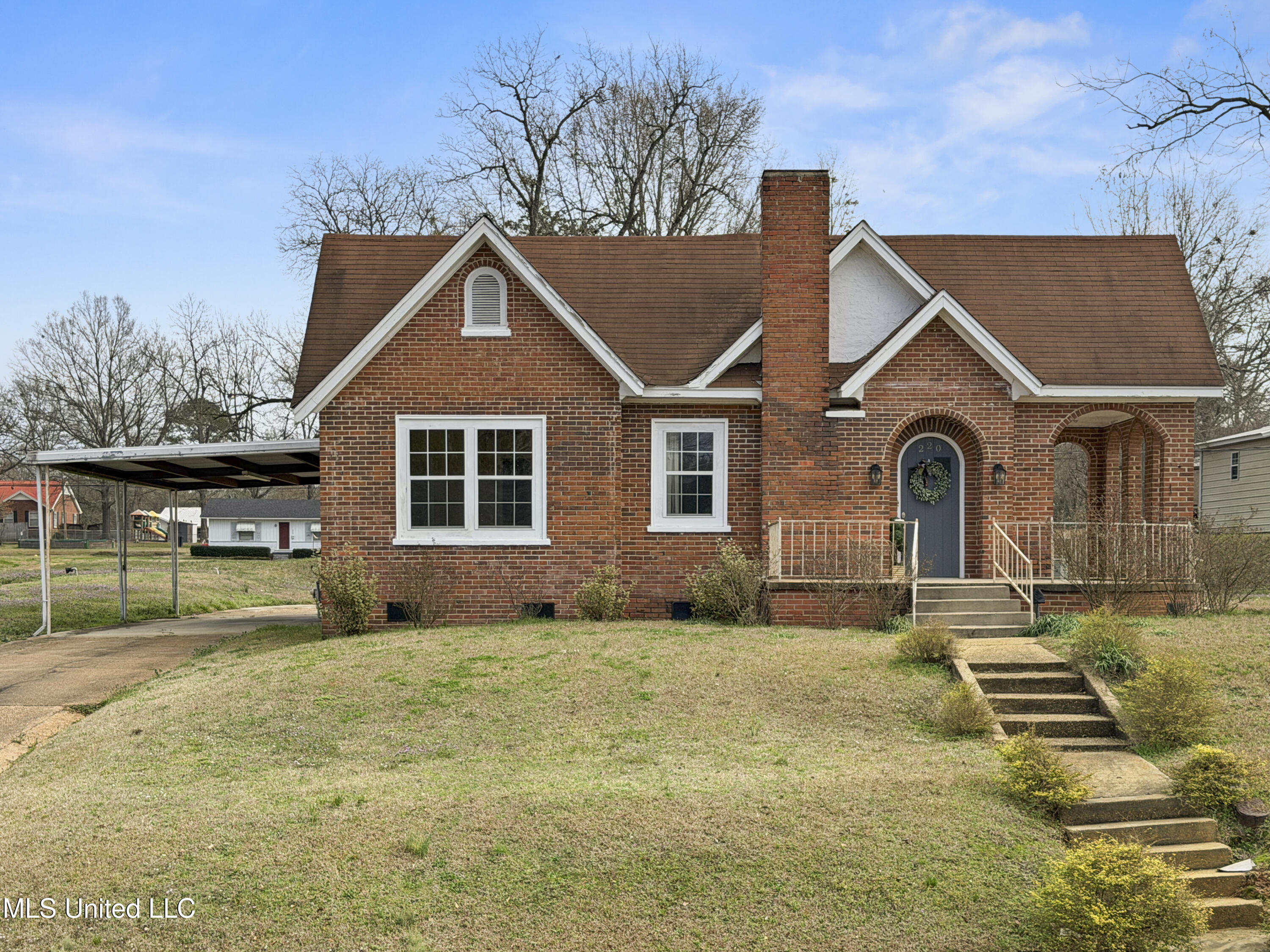 220 North Pearl Street Carthage, MS 39051 - Photo 2 of 33 IMG_2792