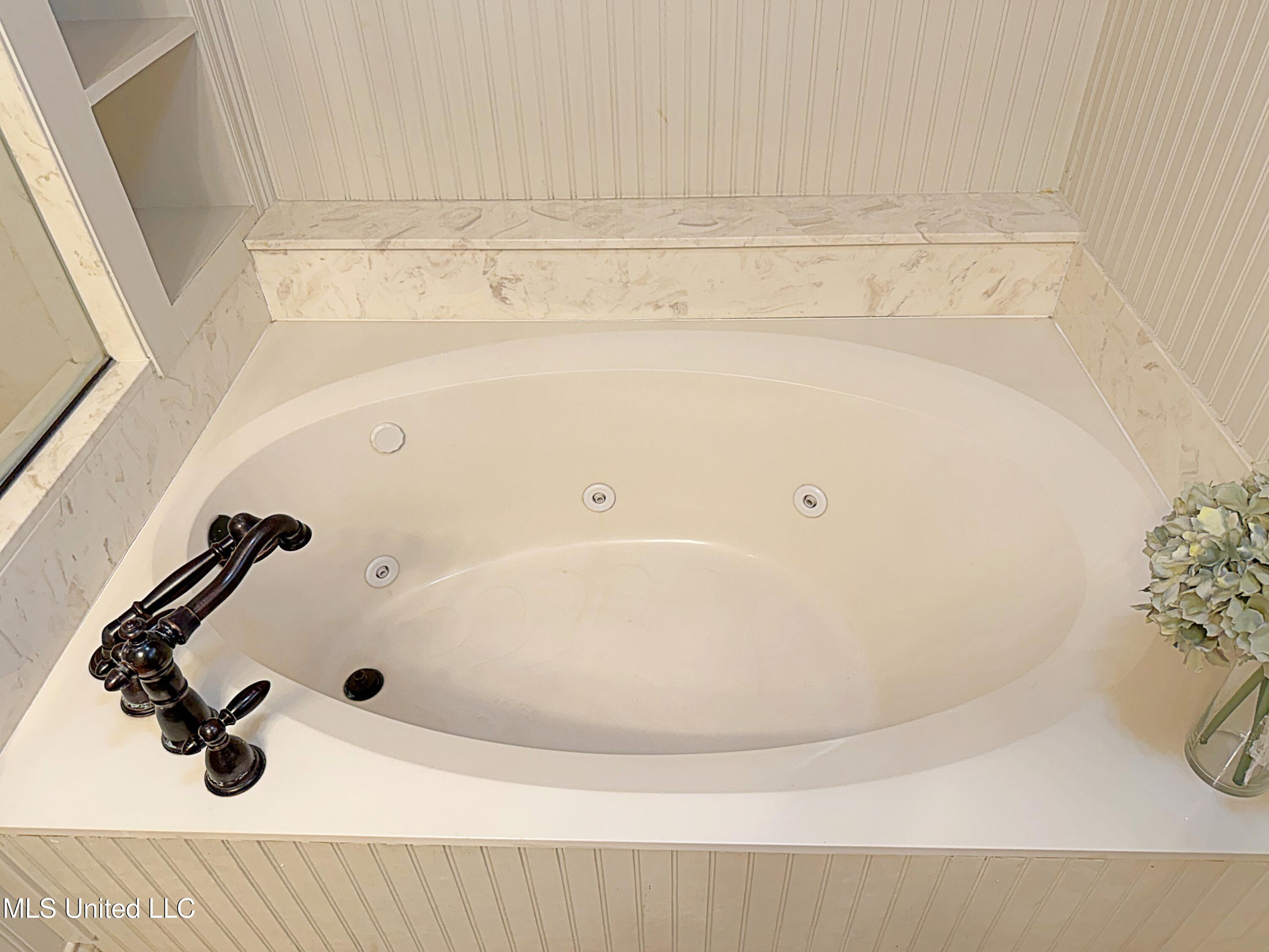 220 North Pearl Street Carthage, MS 39051 - Photo 23 of 33 primary tub