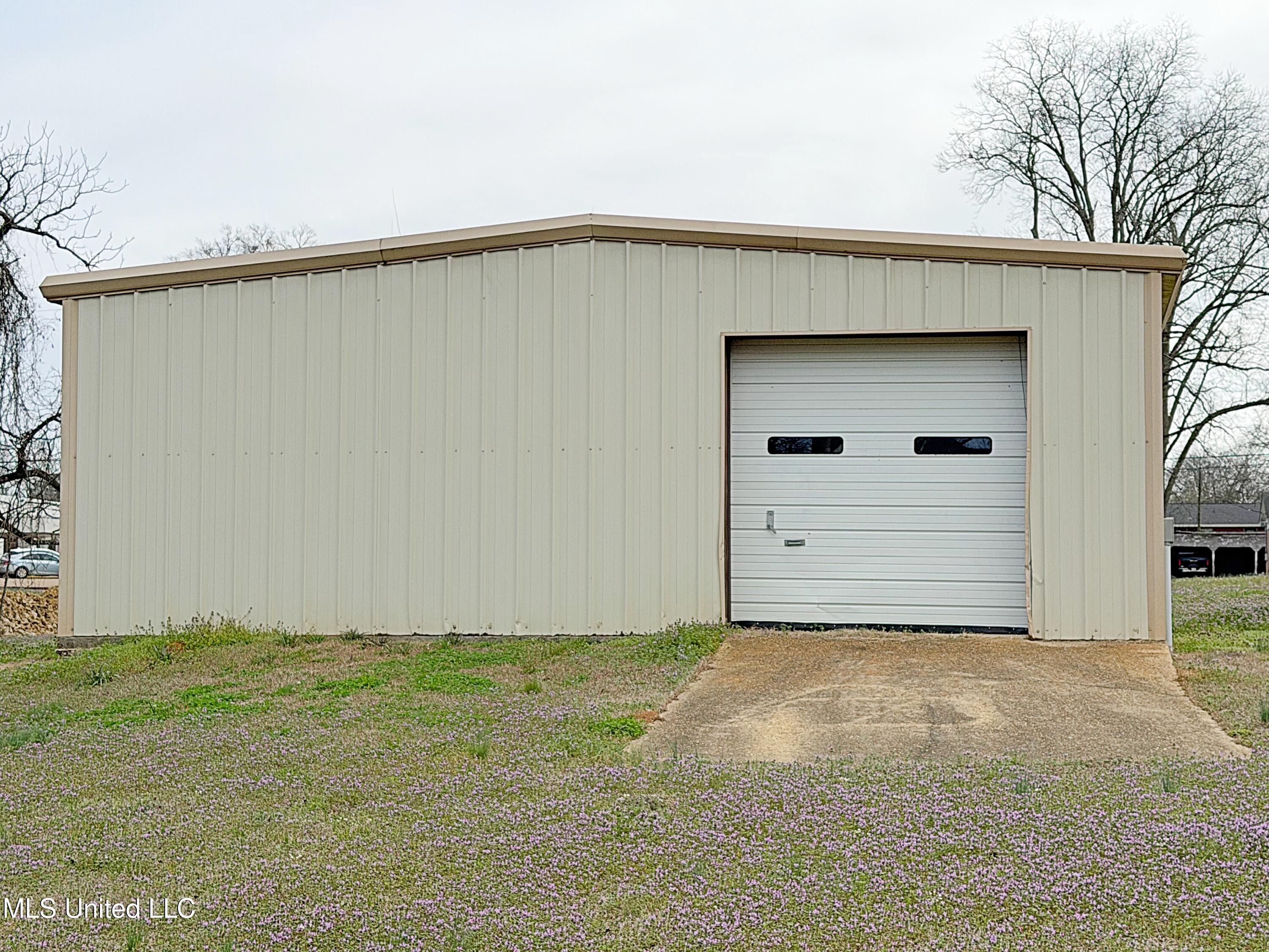 220 North Pearl Street Carthage, MS 39051 - Photo 26 of 33 Outside Bldg