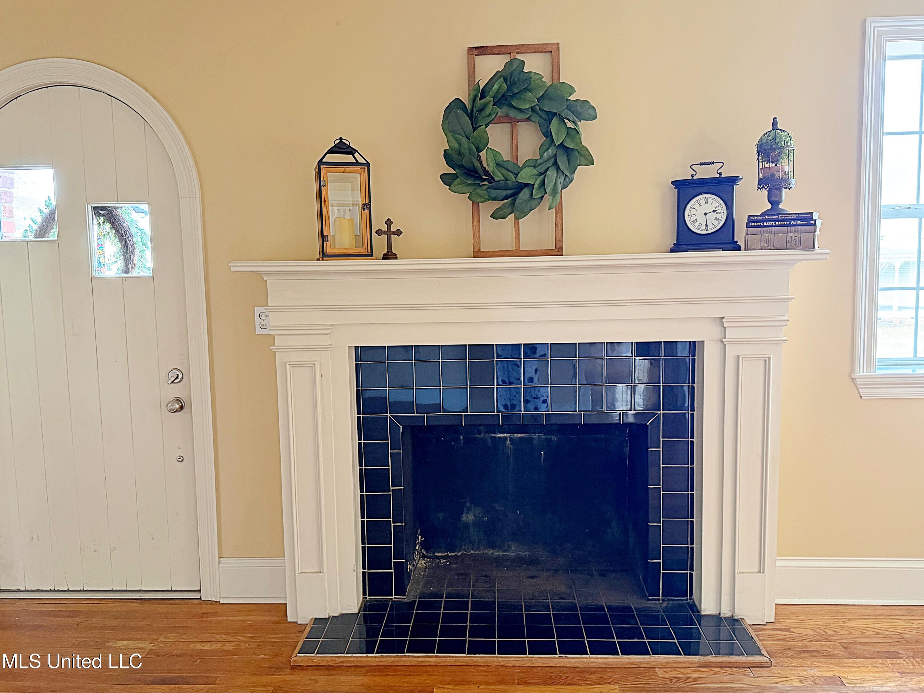220 North Pearl Street Carthage, MS 39051 - Photo 5 of 33 Fireplace