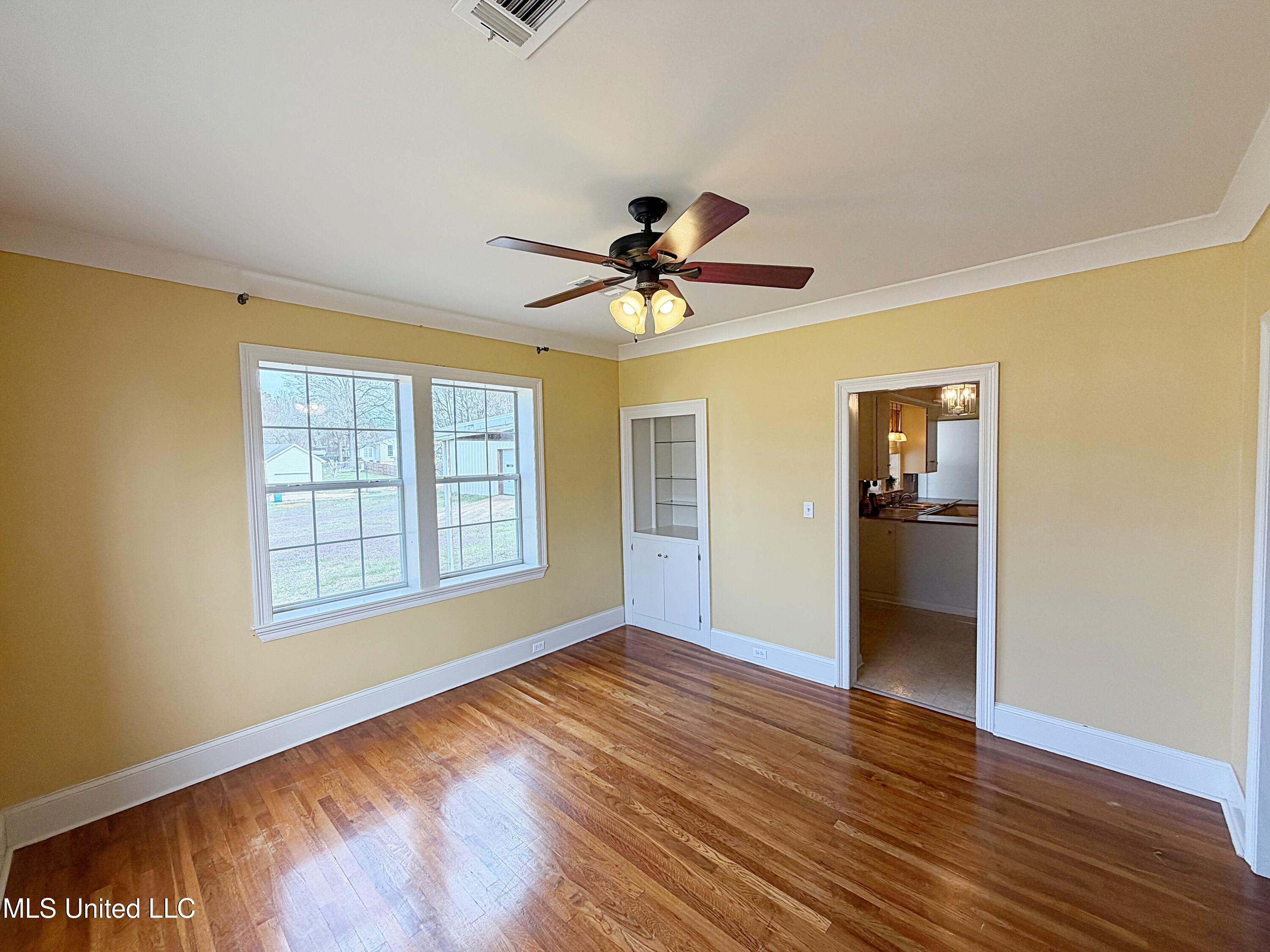 220 North Pearl Street Carthage, MS 39051 - Photo 7 of 33 dining room