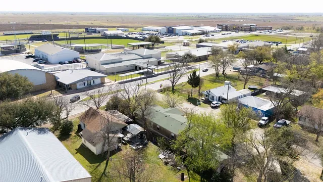 $280,000 | 209 East Sheldon Avenue, Thrall, TX 76578