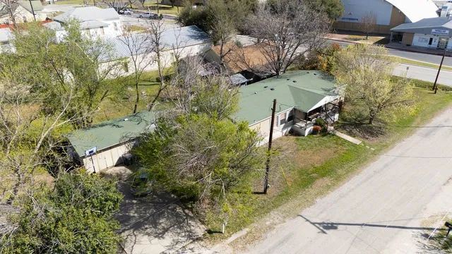 $280,000 | 209 East Sheldon Avenue, Thrall, TX 76578