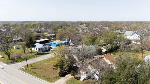 $280,000 | 209 East Sheldon Avenue, Thrall, TX 76578