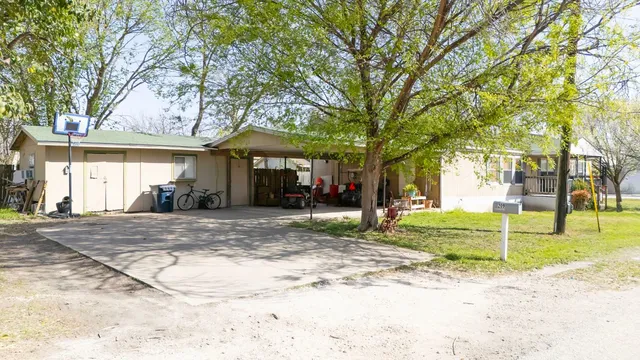 $280,000 | 209 East Sheldon Avenue, Thrall, TX 76578
