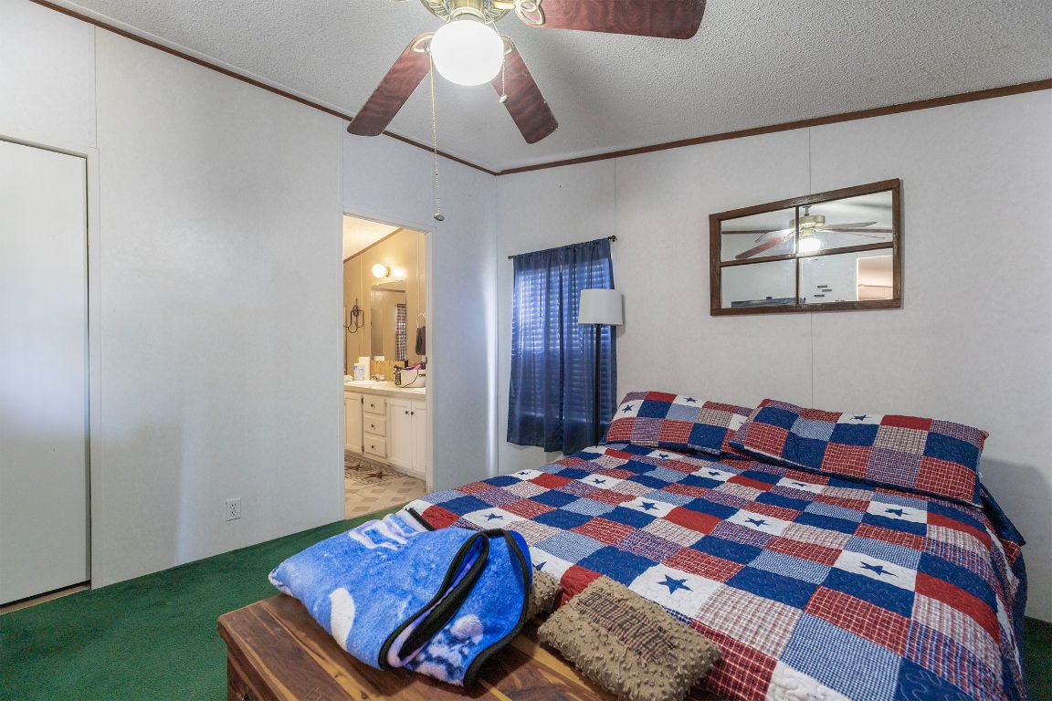 209 East Sheldon Avenue Thrall, TX 76578 - Photo 4 of 20 a bedroom with a bed and a lamp on dresser