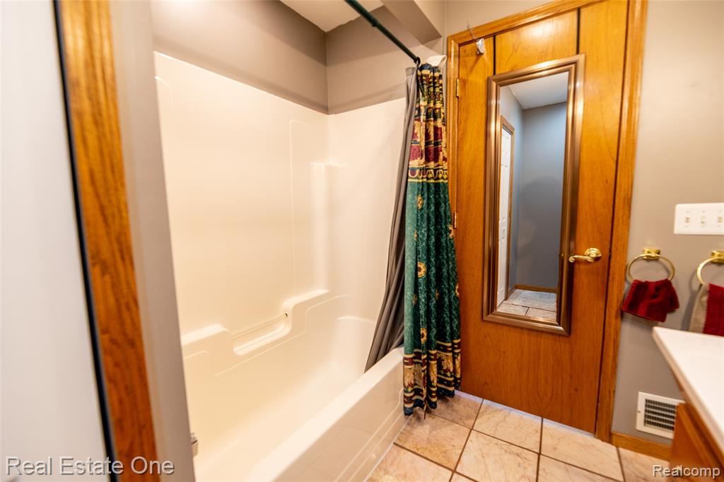 3180 Eastwood Drive Rochester, MI 48309 - Photo 15 of 45