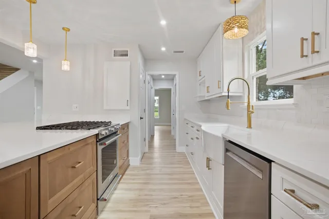 $800,000 | 4560 Sabine Drive, Gulf Breeze, FL 32563