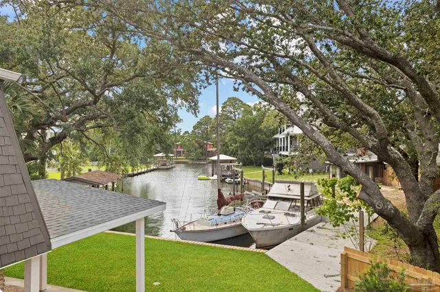 $800,000 | 4560 Sabine Drive, Gulf Breeze, FL 32563