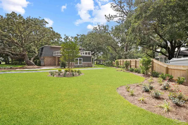 $800,000 | 4560 Sabine Drive, Gulf Breeze, FL 32563