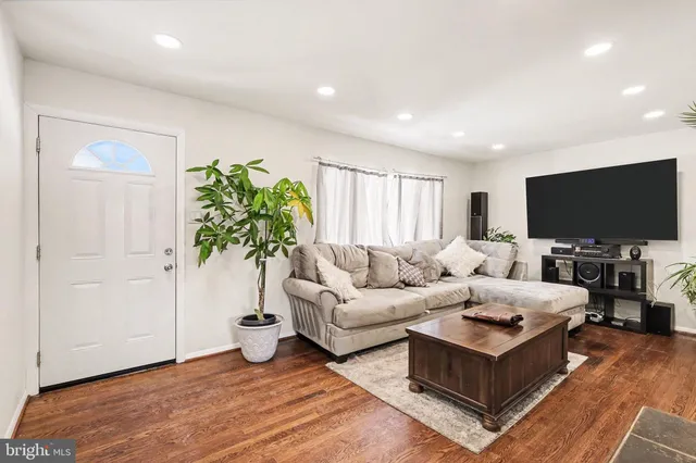 $745,000 | 7112 Dalhouse Street, Springfield, VA 22151