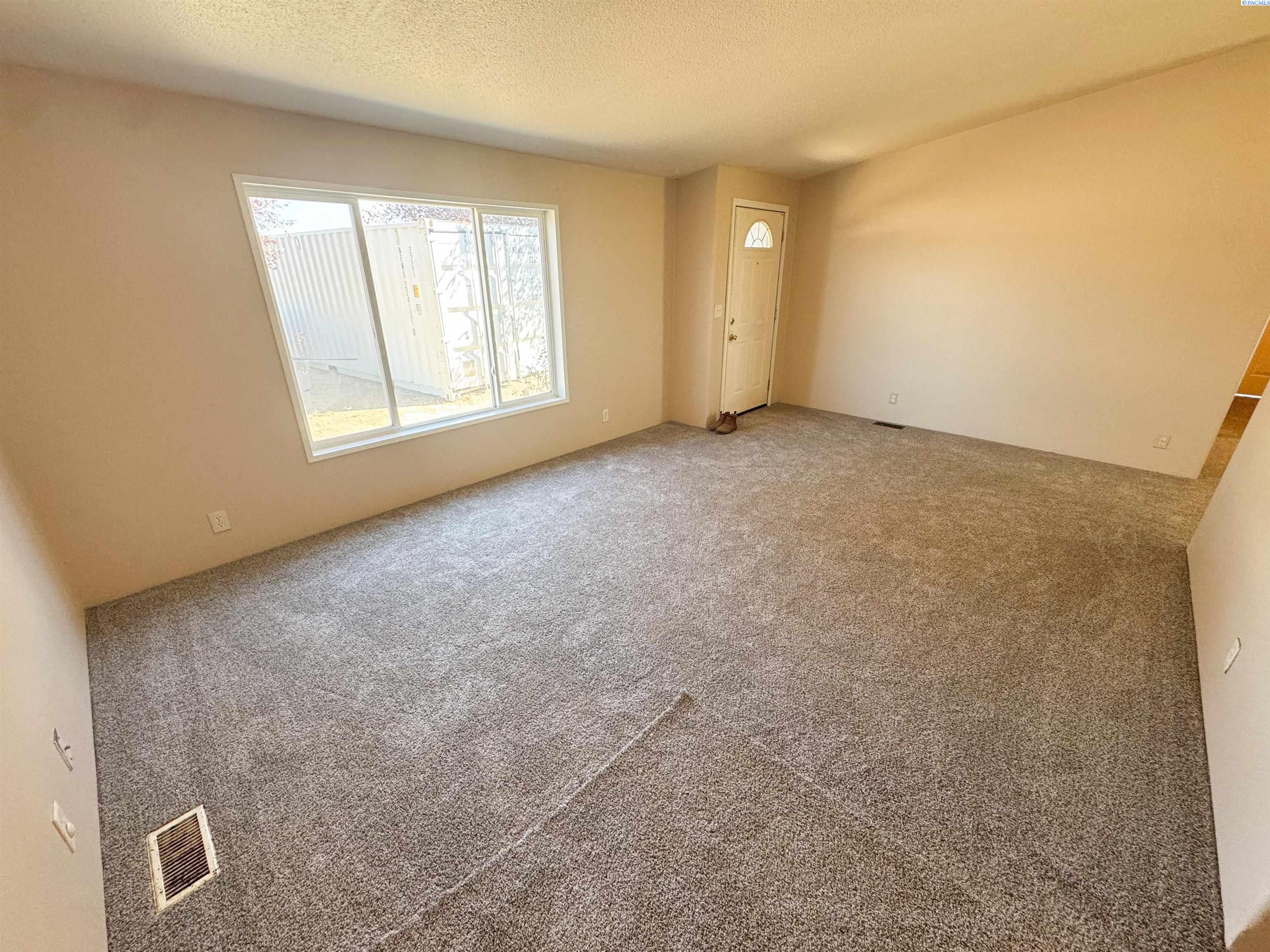 4732 Ringold Road Eltopia, WA 99330 - Photo 11 of 46 Gallery Image 11