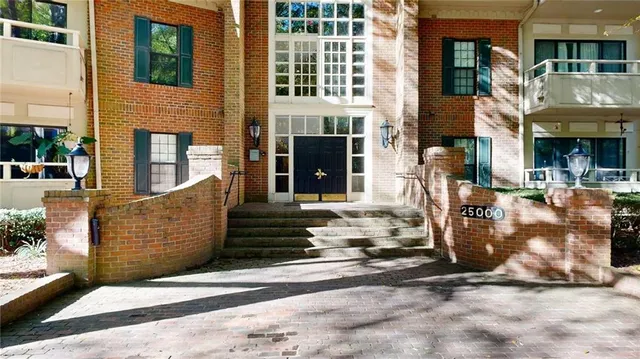 $225,000 | 25205 Plantation Drive Northeast, Unit 205, Atlanta, GA 30324