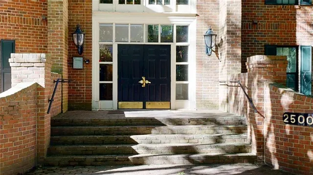 $225,000 | 25205 Plantation Drive Northeast, Unit 205, Atlanta, GA 30324