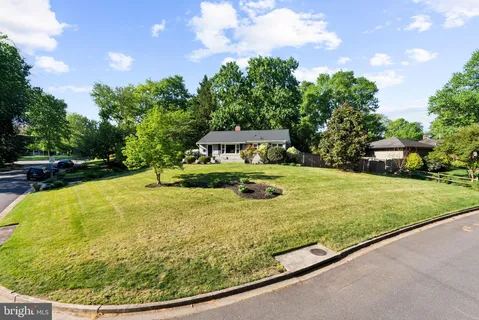 $895,000 | 2001 Paul Spring Parkway, Alexandria, VA 22308