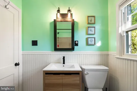 $895,000 | 2001 Paul Spring Parkway, Alexandria, VA 22308