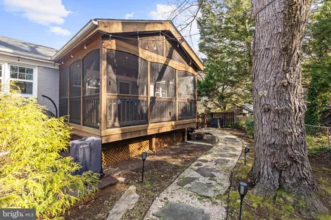 $895,000 | 2001 Paul Spring Parkway, Alexandria, VA 22308