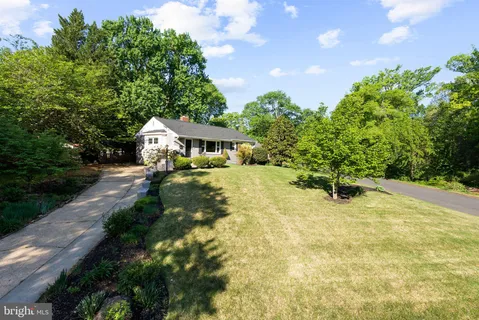 $895,000 | 2001 Paul Spring Parkway, Alexandria, VA 22308