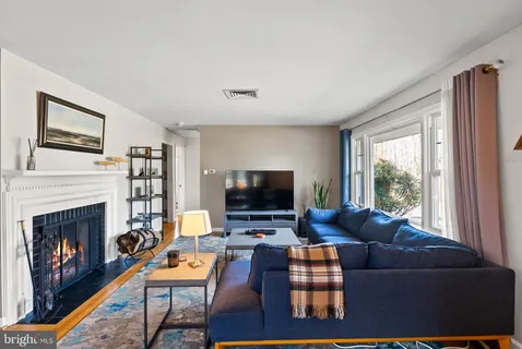 $895,000 | 2001 Paul Spring Parkway, Alexandria, VA 22308