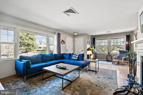 $895,000 | 2001 Paul Spring Parkway, Alexandria, VA 22308