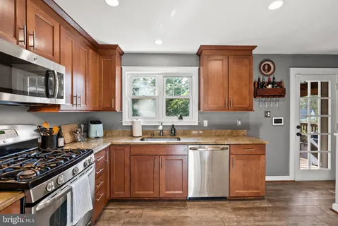 $895,000 | 2001 Paul Spring Parkway, Alexandria, VA 22308