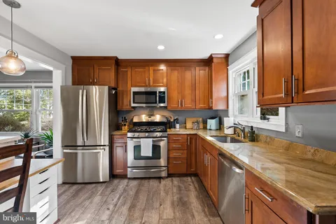 $895,000 | 2001 Paul Spring Parkway, Alexandria, VA 22308