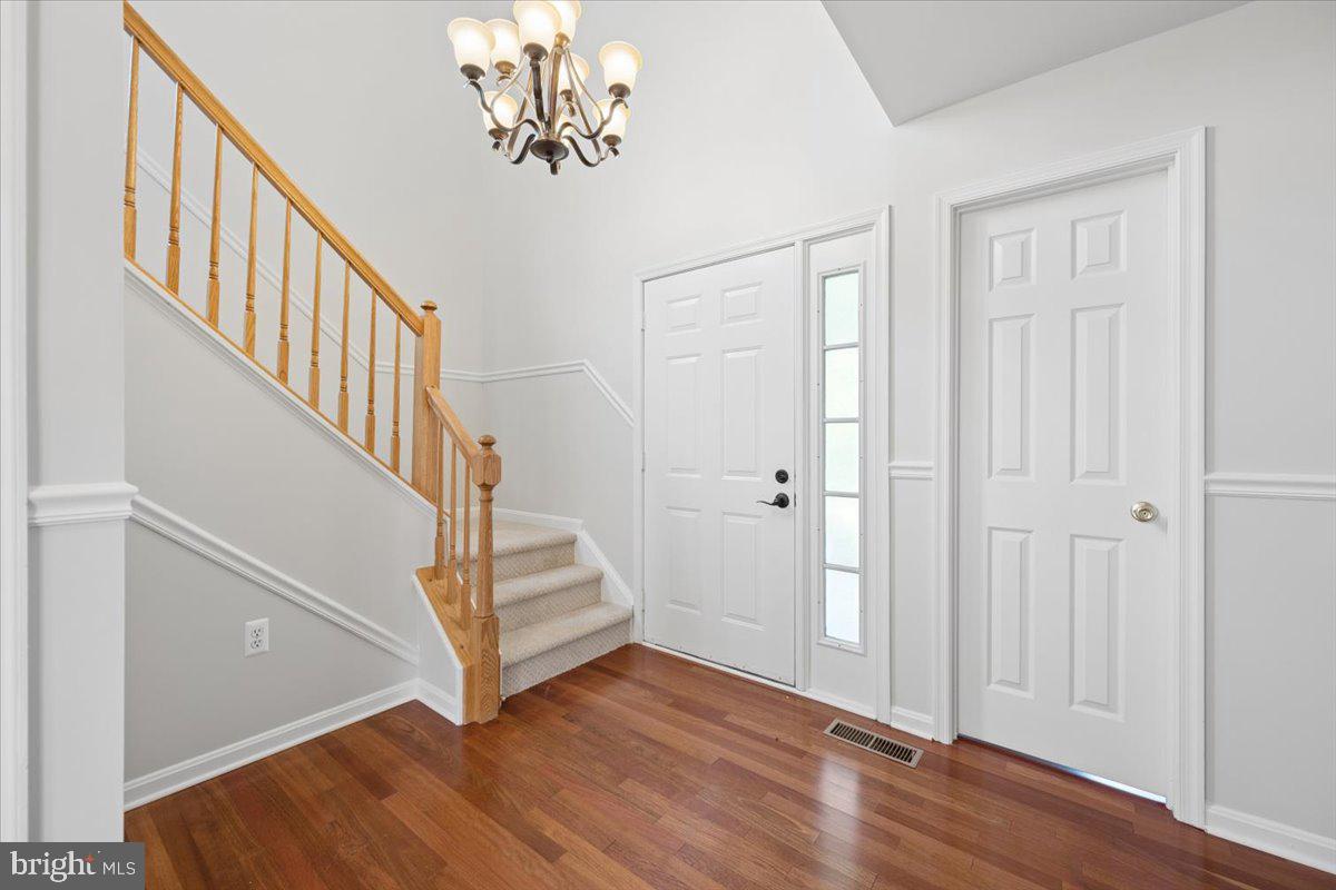 17225 General Custer Way Poolesville, MD 20837 - Photo 5 of 127 Gracious Entry Foyer