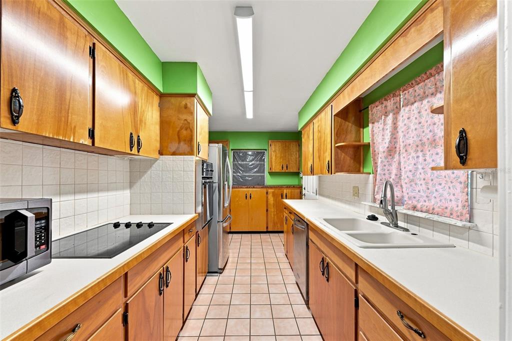 11515 Ravine Road Tampa, FL 33612 - Photo 6 of 45 Gallery Image 6