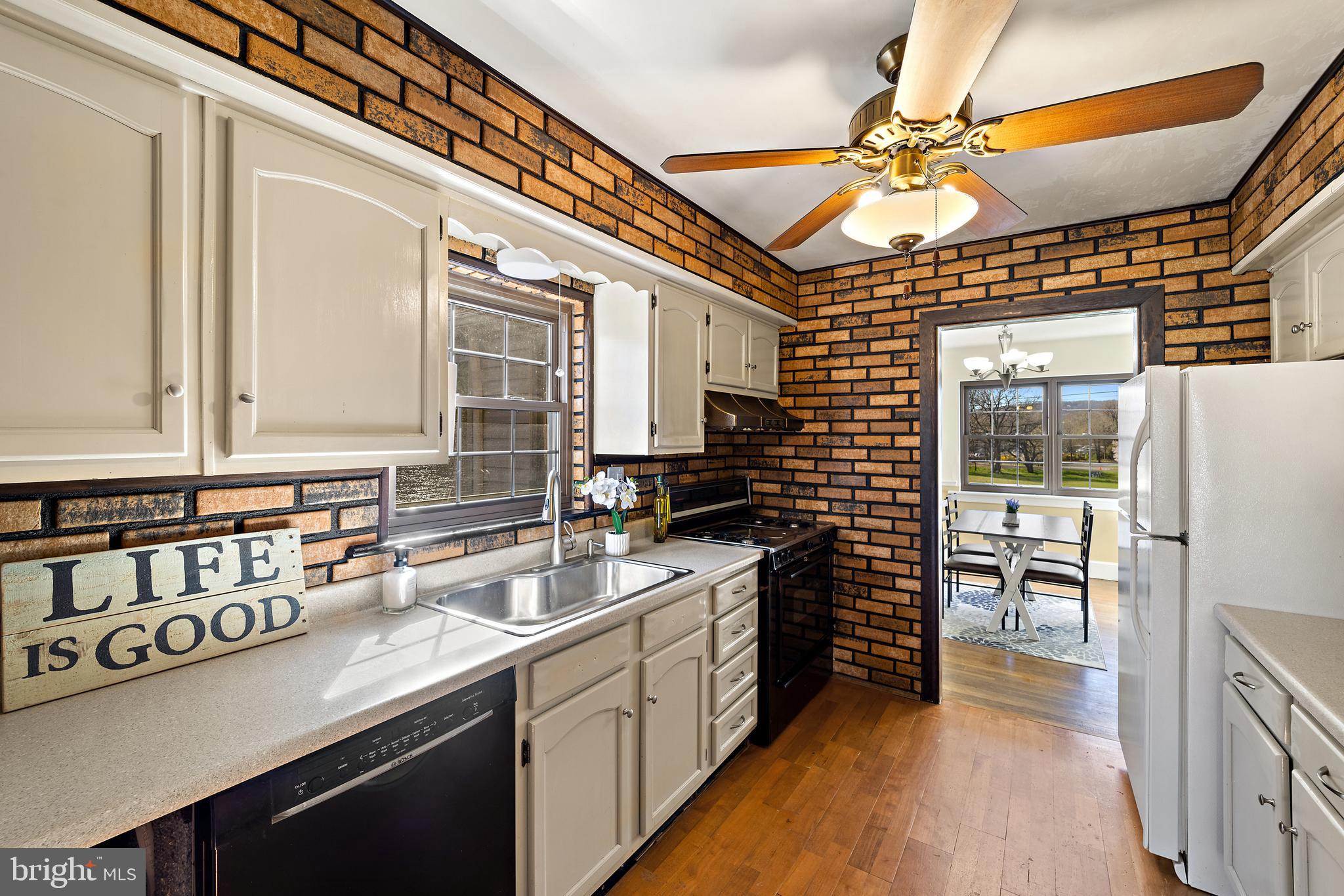 105 Moser Road Warrenton, VA 20186 - Photo 12 of 47 Lovely kitchen