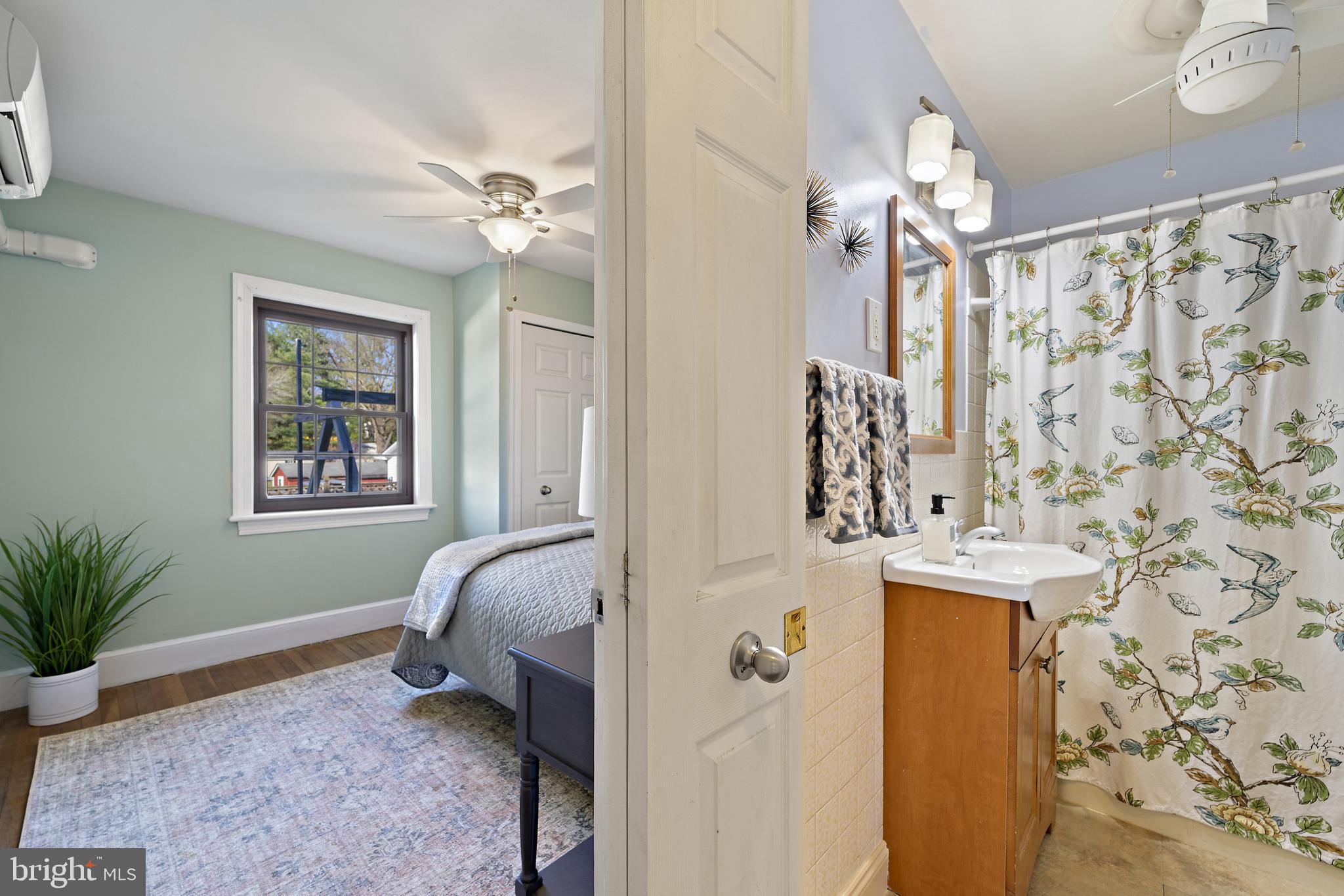 105 Moser Road Warrenton, VA 20186 - Photo 15 of 47 Main level bedroom...