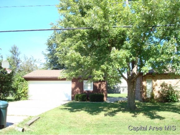 921 Hoechester Road Springfield, IL 62712 - Photo 1 of 14