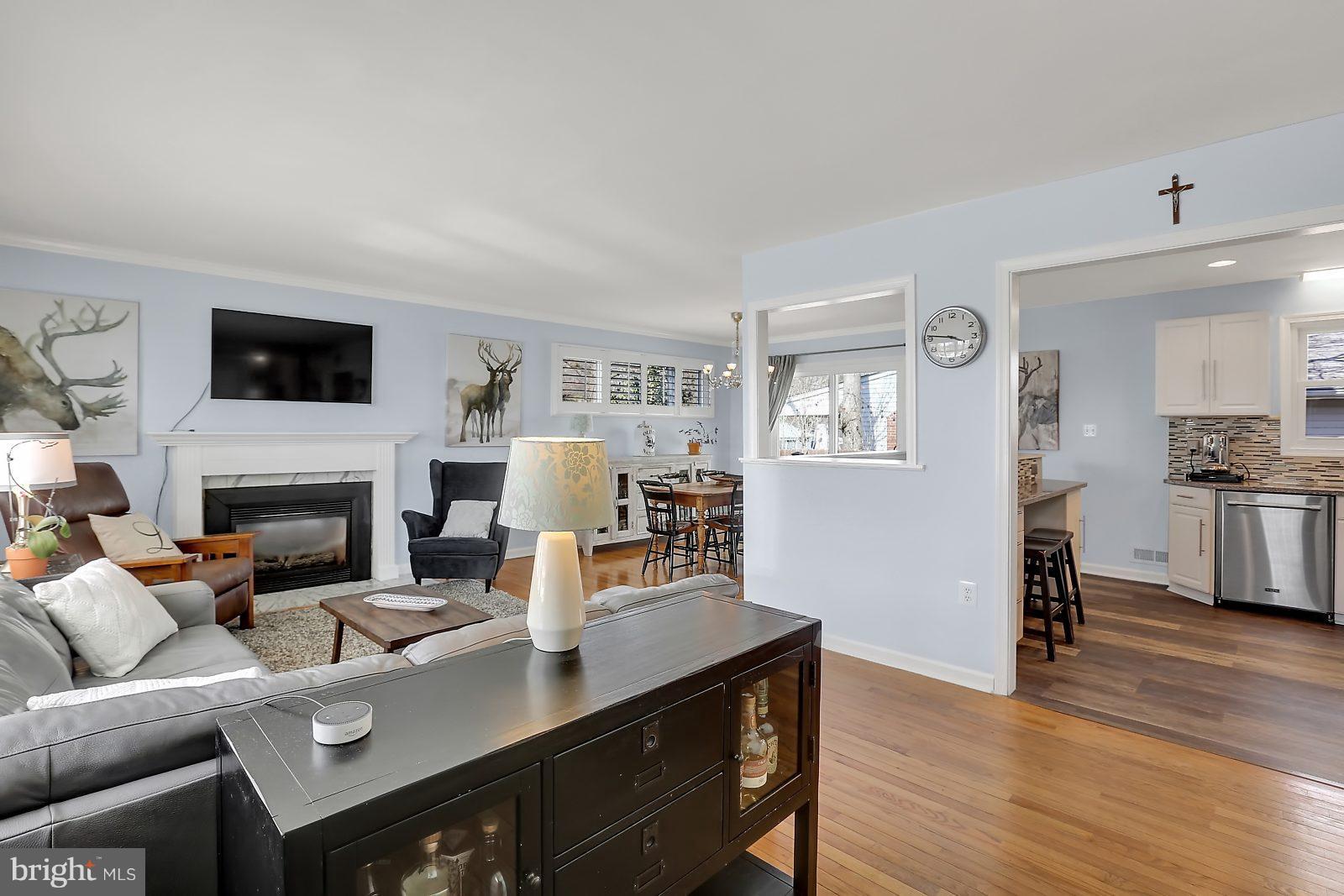 9 Bramleigh Road Lutherville-Timonium, MD 21093 - Photo 2 of 24 Welcoming living area-a pleasure every day!